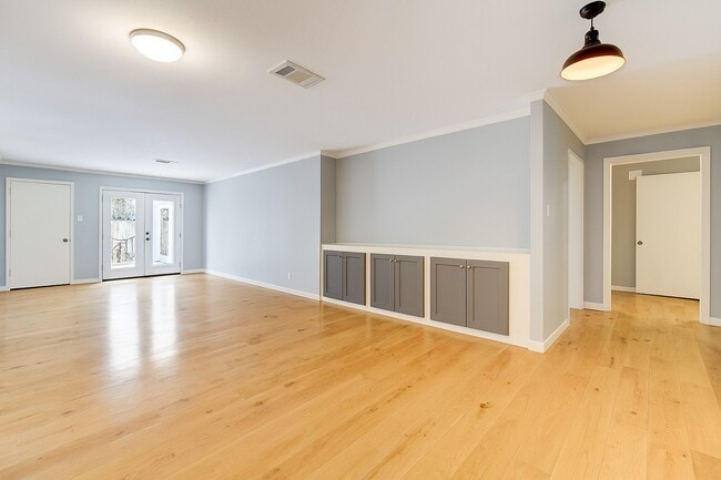 Building Photo - 12973 Trail Hollow Dr