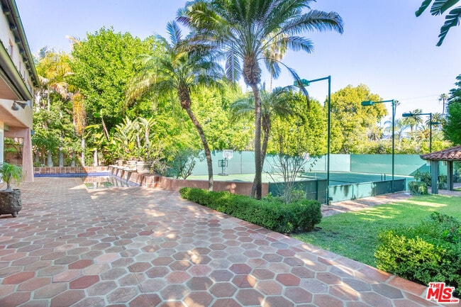 Building Photo - 806 N Alpine Dr