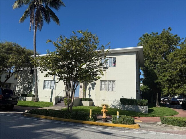 Building Photo - 8340 Crespi Blvd