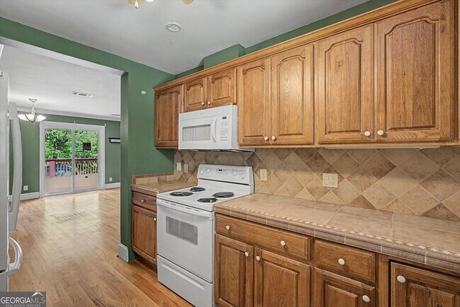 Building Photo - 269 W Hermitage Rd NE