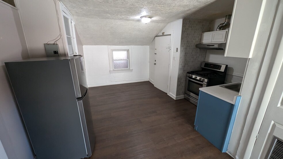 Primary Photo - 302 Belmont Ave