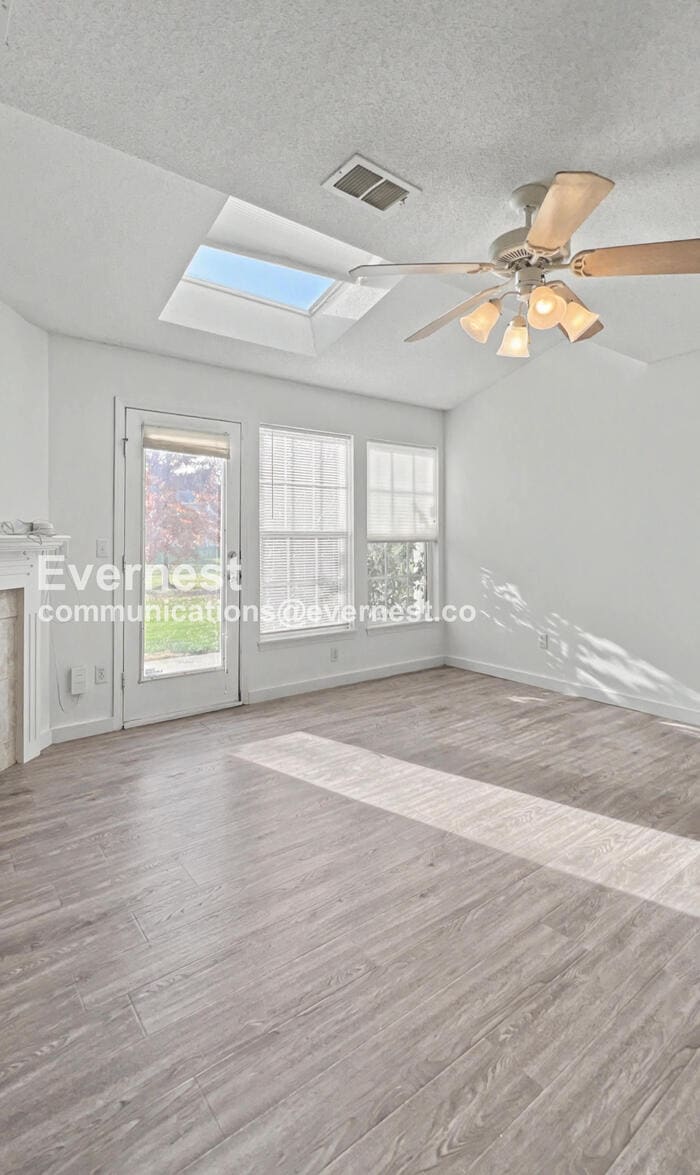 Building Photo - 8114 N Lawn Ave