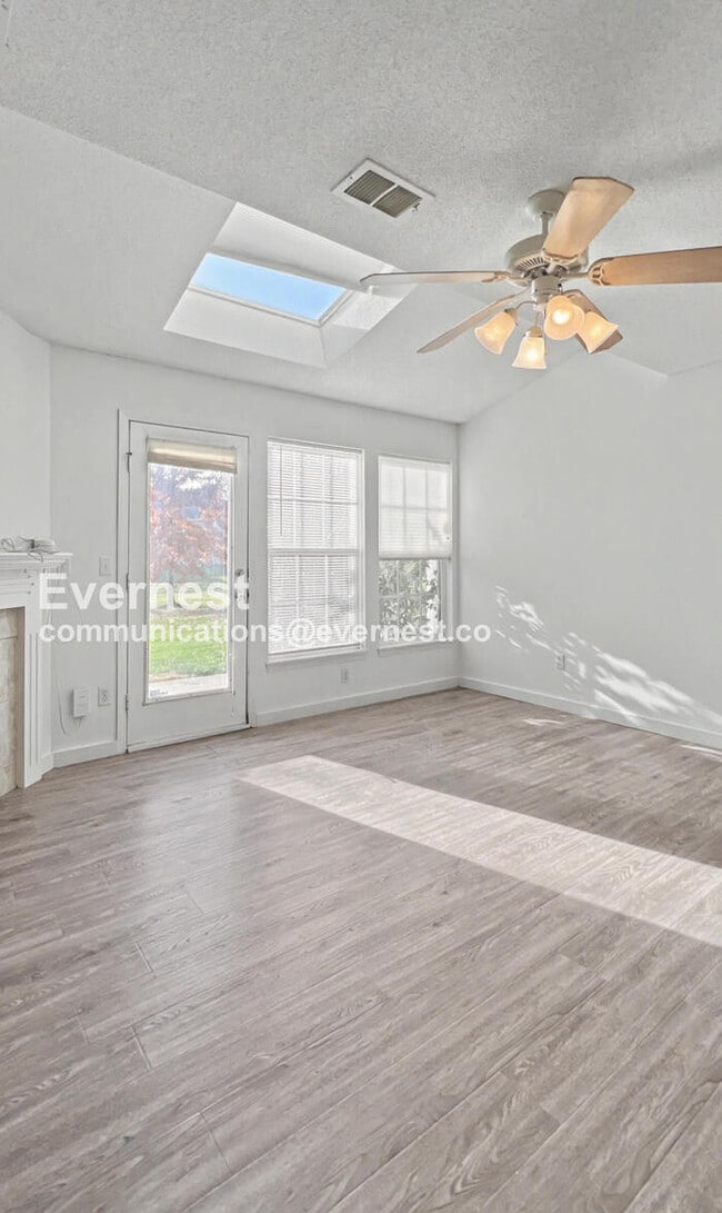 Building Photo - 8114 N Lawn Ave