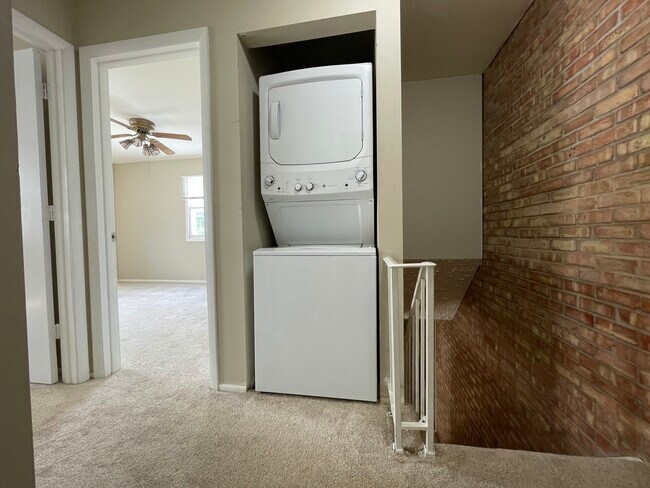 Building Photo - 180 Betty Ct