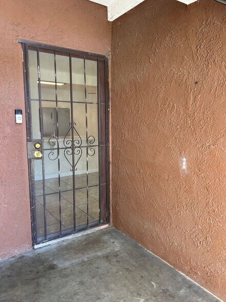 Building Photo - 1300 Saratoga Ave