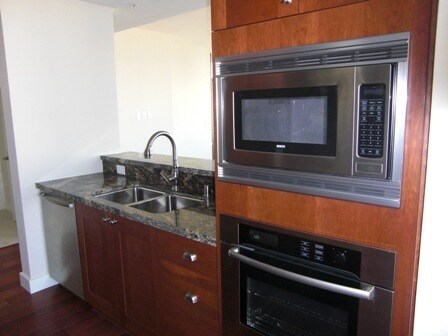 Building Photo - Electra! Spectacular Water and City views ...