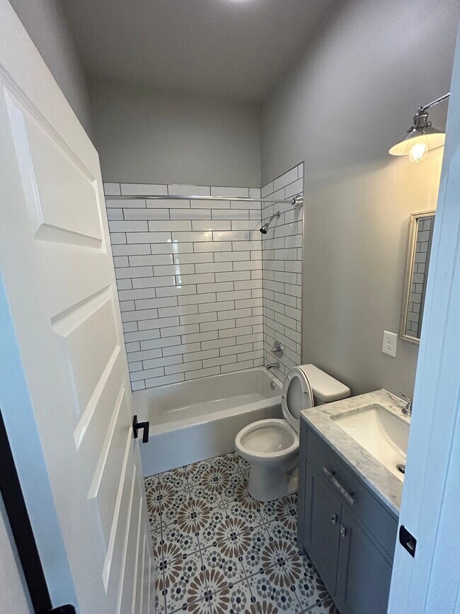 Building Photo - 211 Auttie Cir