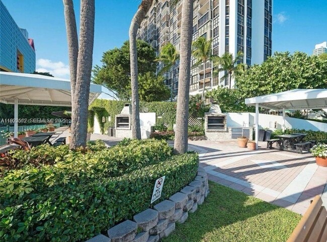 Building Photo - 1865 Brickell Ave