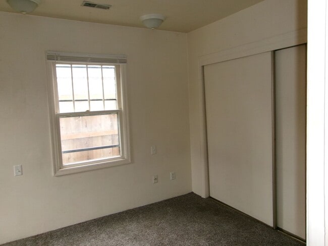 Building Photo - 36 N Peach St