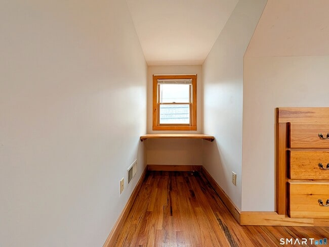 Building Photo - 434 Main St