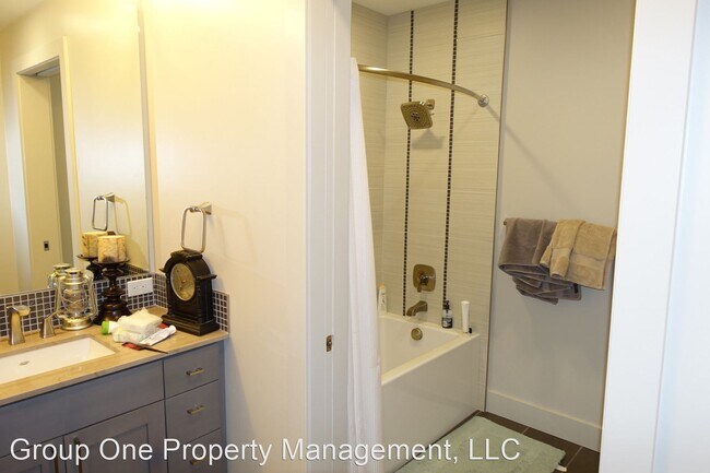 Building Photo - 3 br, 2.5 bath House - 611 S. 8th St. #402