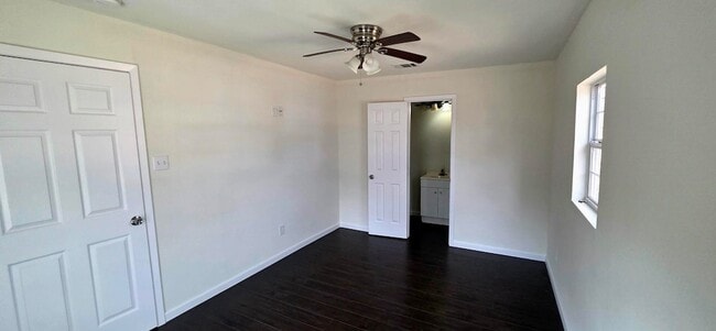 Building Photo - 4302 Roberts St