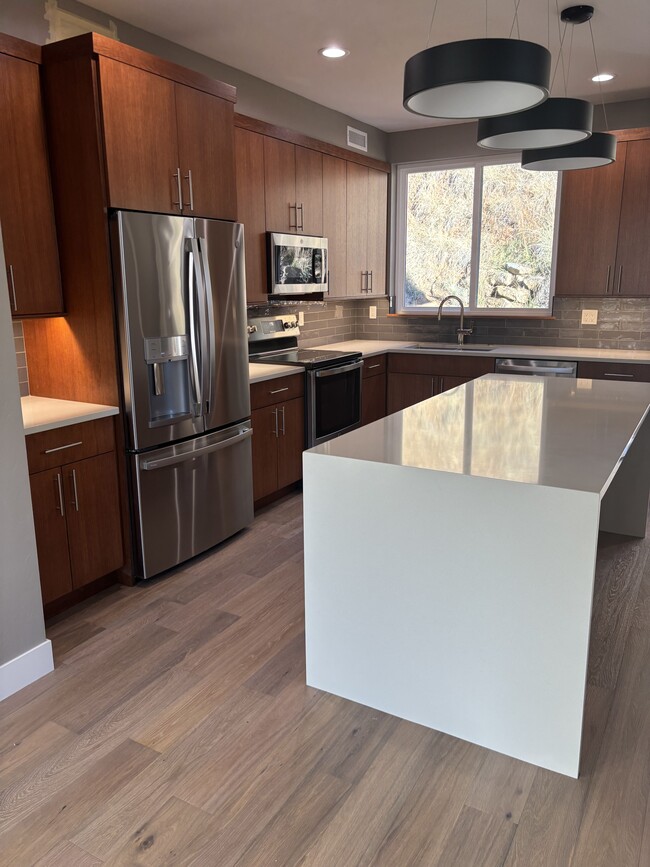 Building Photo - 003