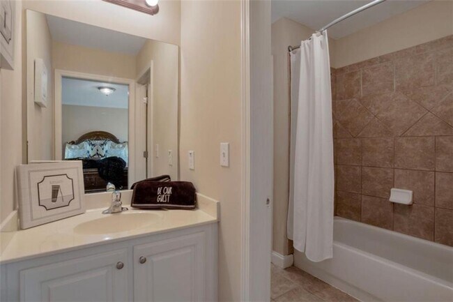 Building Photo - 415 Oxmoor Lake Dr