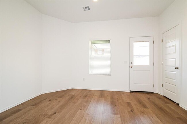 Building Photo - 1833 Rock Elm Dr