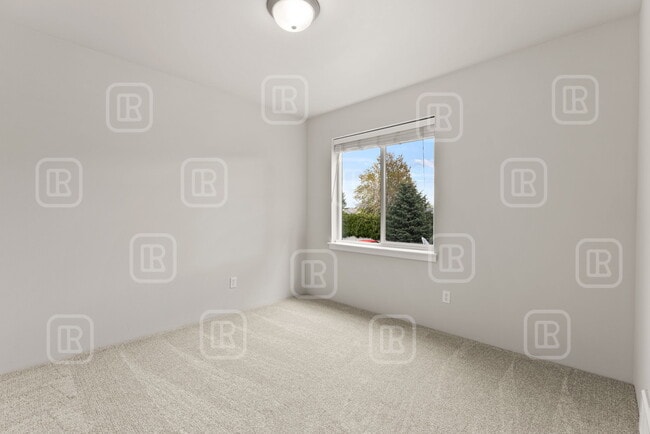 Building Photo - 1840 N Willamette Rd