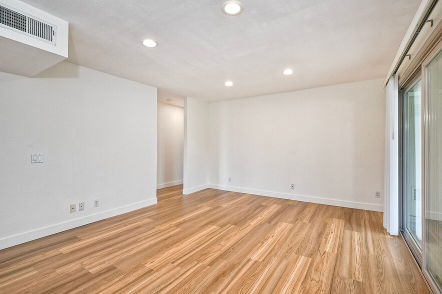 Building Photo - 10910 Summerdale Way