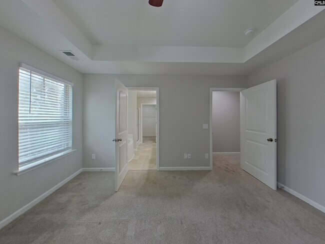 Building Photo - 326 Fairford Rd