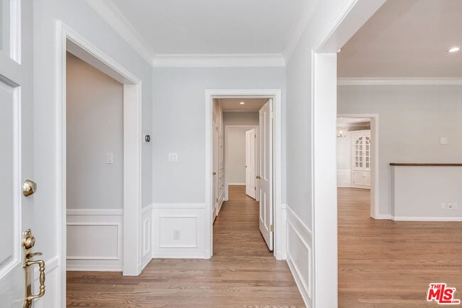 Building Photo - 4649 Sancola Ave