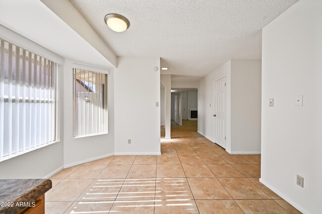 Building Photo - 2602 W Winchcomb Dr