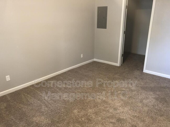 Building Photo - 8285 Center Dr