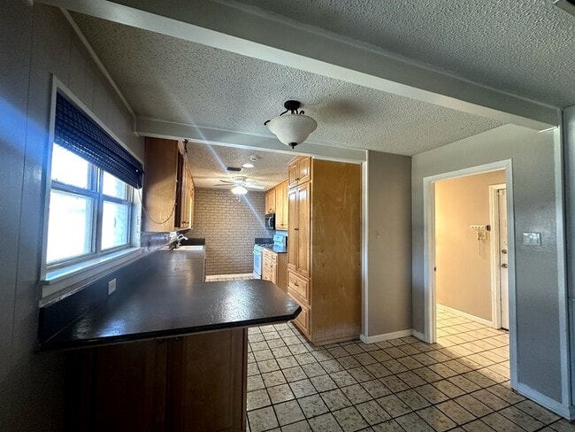 Building Photo - 3009 Bonham Ave