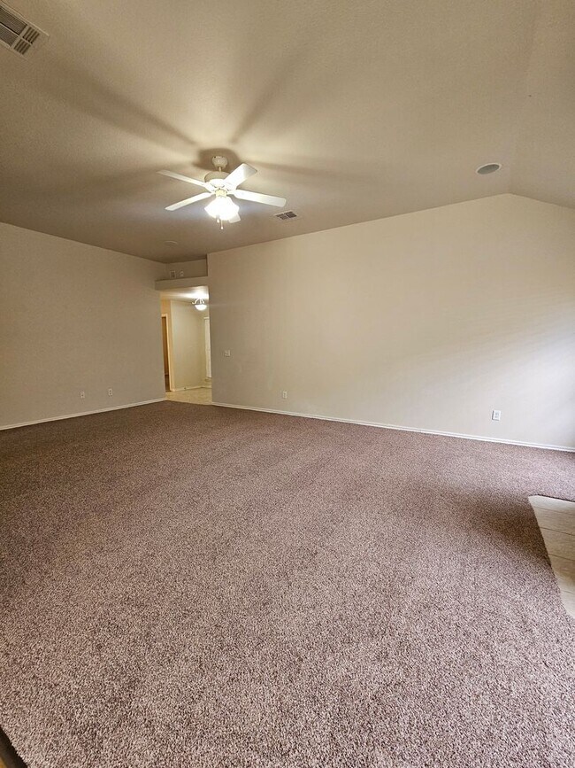 Building Photo - (3) Bed/(2) Bath In NE Norman Avail NOW!