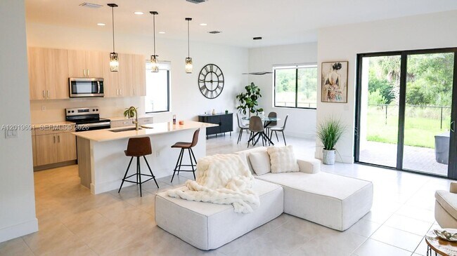 Building Photo - 5868 Agostino Way