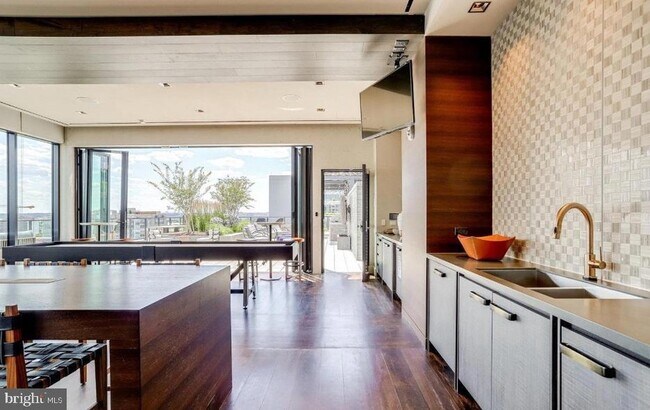 Building Photo - 70 N Street SE Unit 913