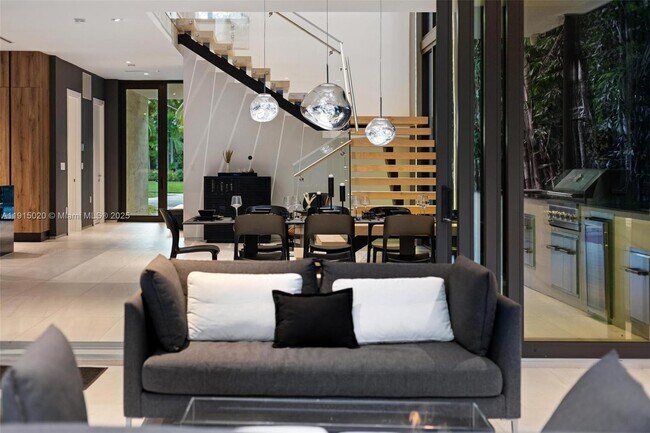 Building Photo - 77 SW 18th Terrace