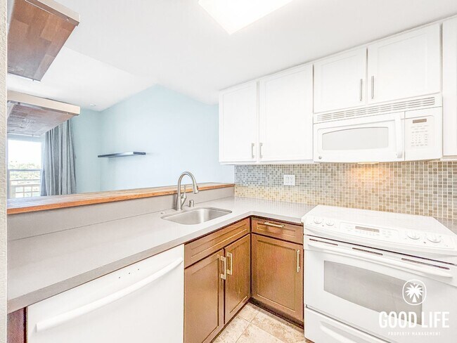 Building Photo - Beautiful Studio in North Park with Walk-In Closet, Private Balcony & In-Unit Laundry
