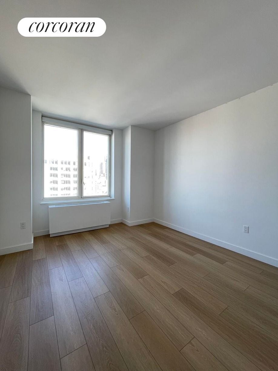 Building Photo - 550 W 45th St