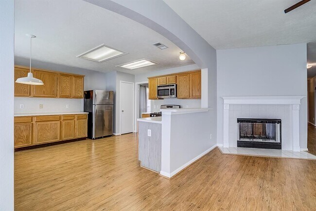Building Photo - 4826 Linden Pl