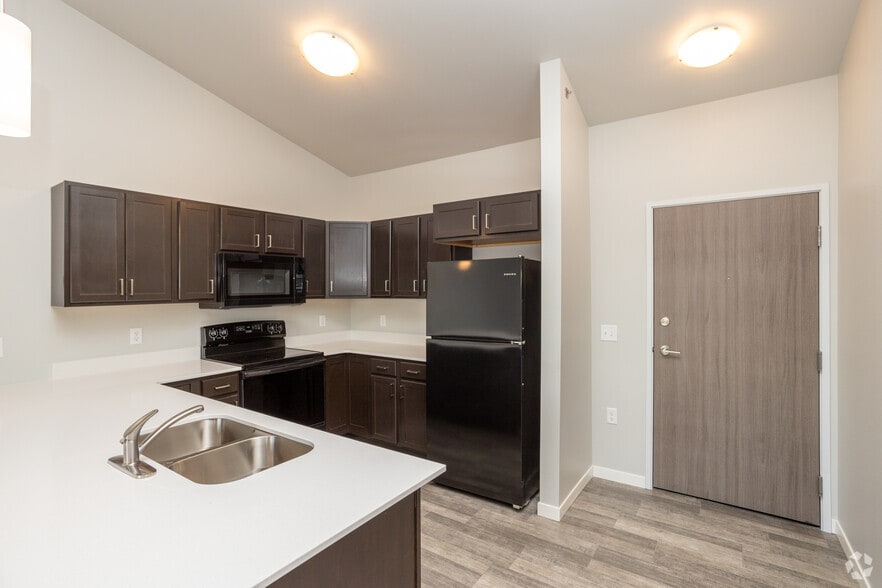 1BR, 1BA - 860SF - Kitchen - The Brixx 2