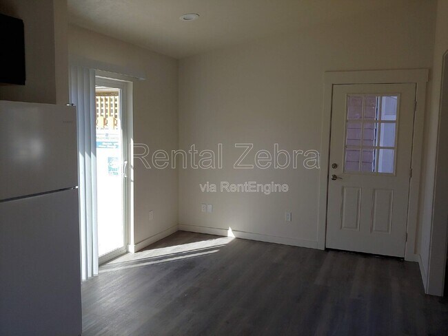 Building Photo - 374 SE Garner St