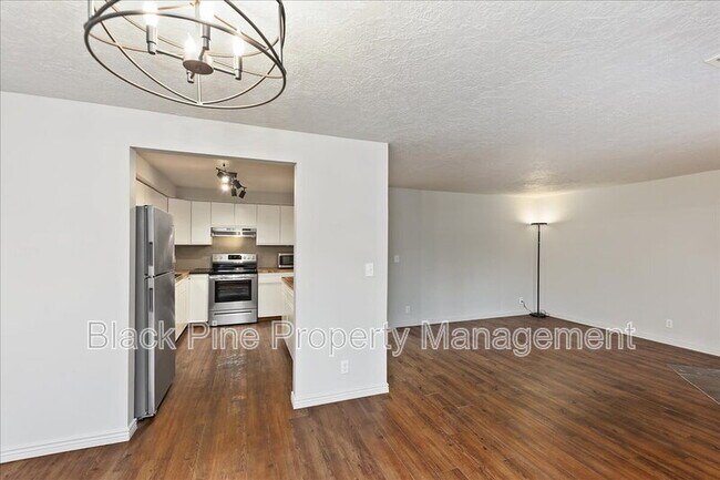 Building Photo - 3675 S Gekeler Ln