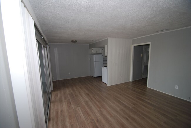 Building Photo - Charming 2 Bedroom close to the beach avai...