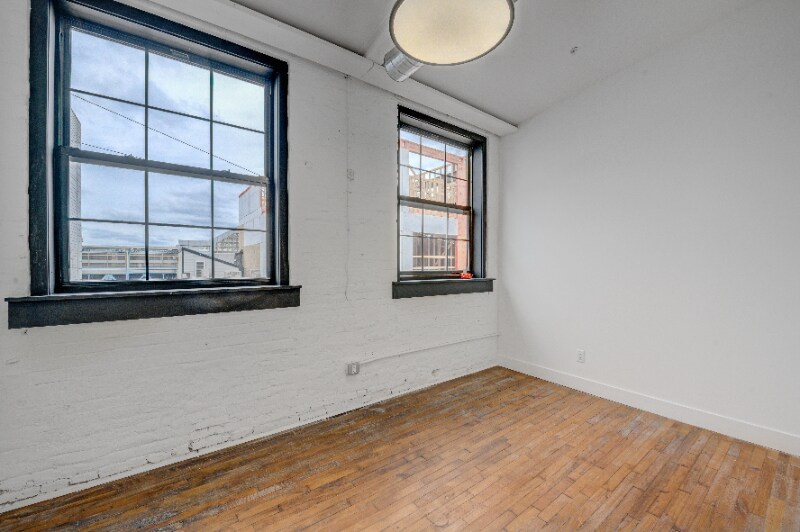 Building Photo - 1851 N Howard St