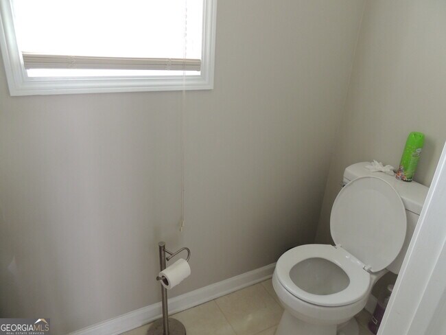 Building Photo - 450 MacLand Dr