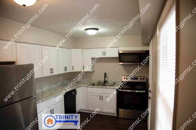 Building Photo - Must See! Beautiful Two Bedroom