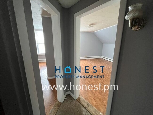 Building Photo - 8 Lasalle St