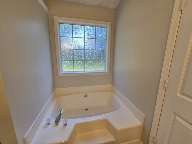 Building Photo - 3585 Plum Creek Trail NW