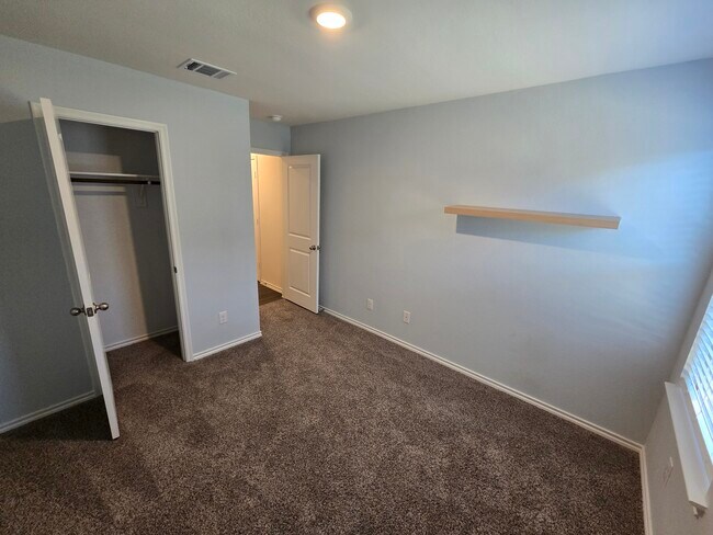 Building Photo - 902 Old Blf Ln