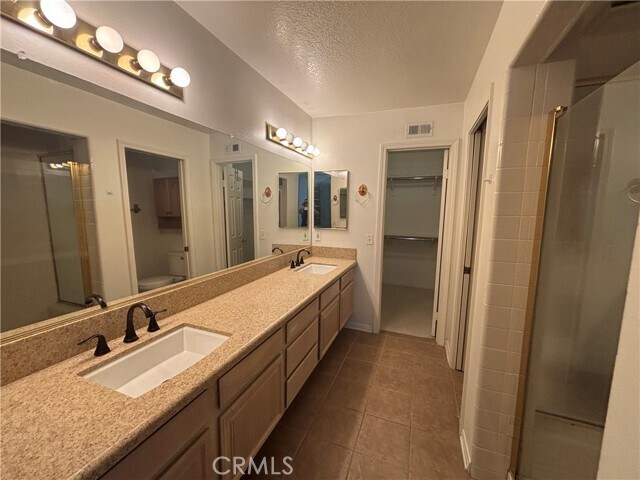Building Photo - 928 Lotus Cir