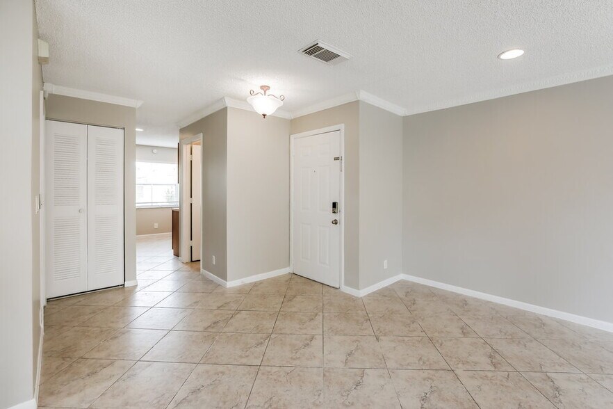 Building Photo - 6204 Seminole Terrace