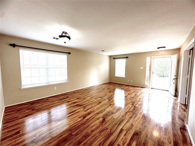 Building Photo - 809 Essex Dr