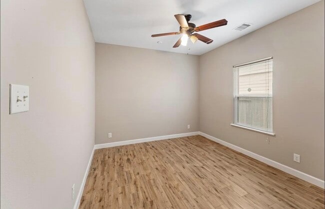 Building Photo - 10910 Woodwind Shadows Dr