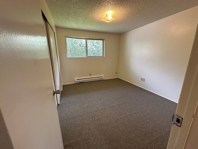 Building Photo - Remodeled & Modern Living in a Vibrant Tac...