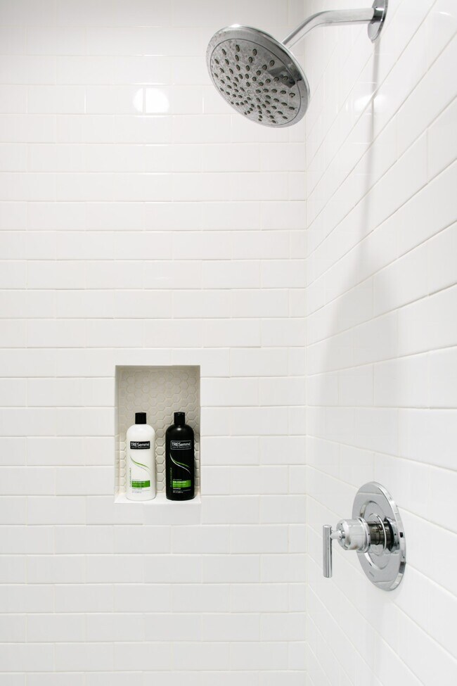 shower - 5534 Alcove Ave