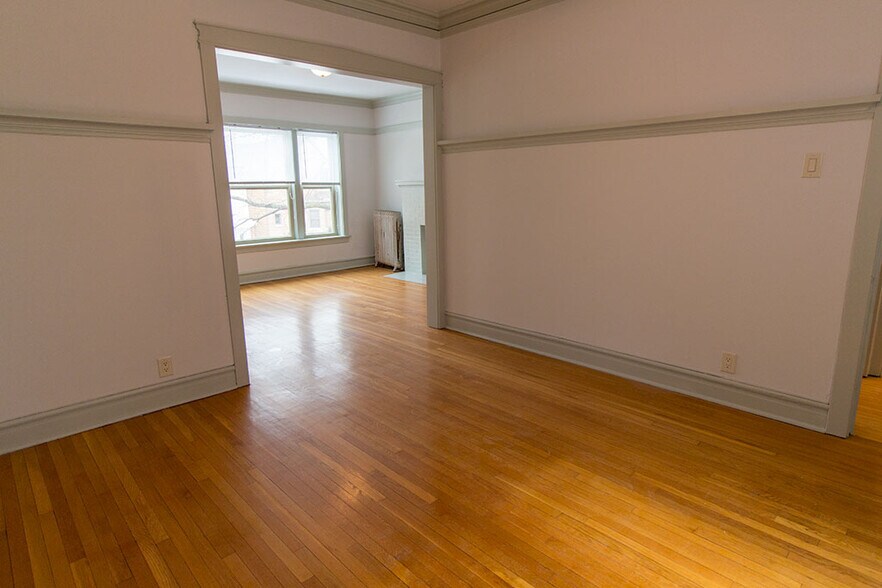 Building Photo - 1355 W Winona St